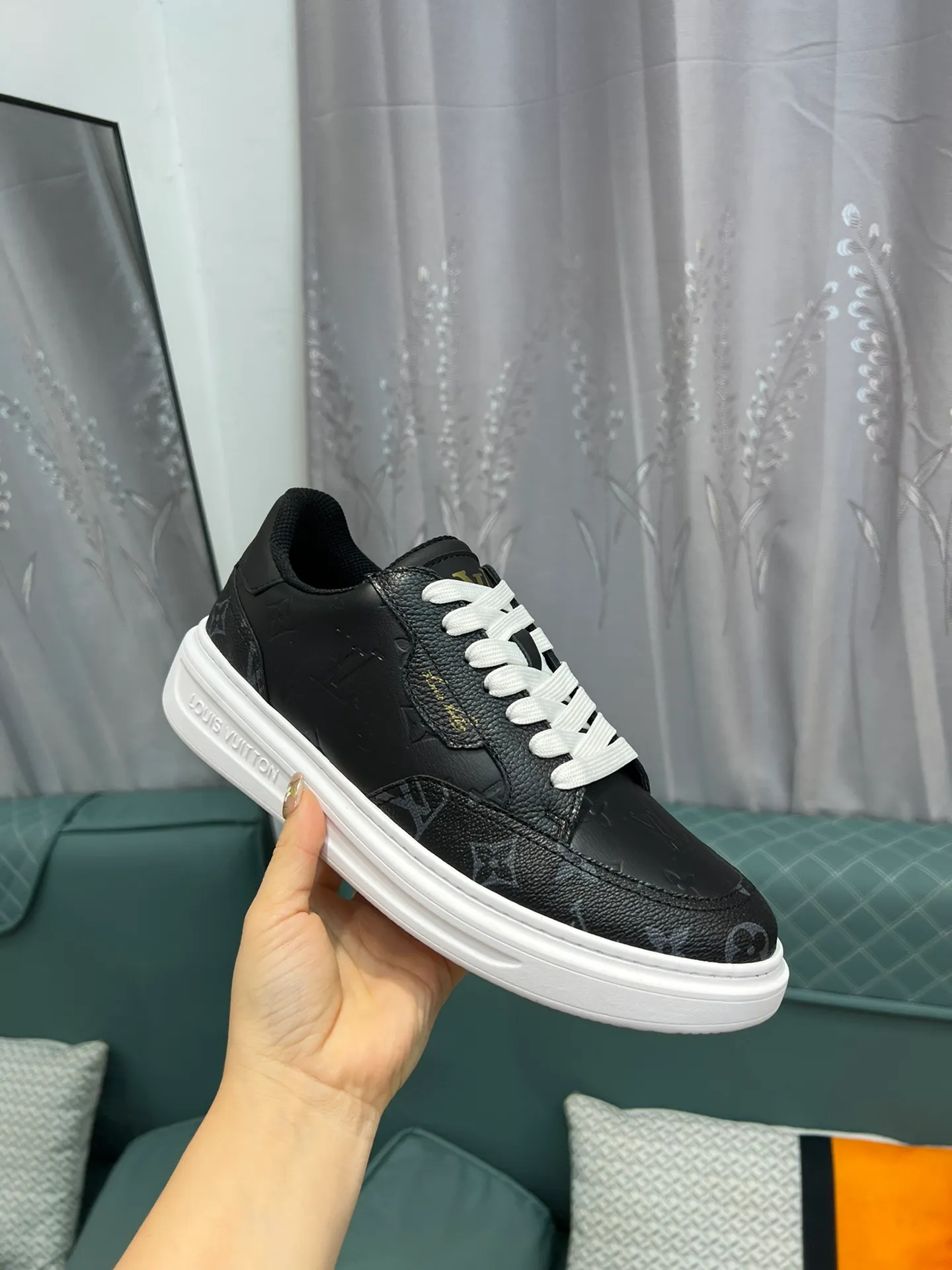 Men's Men's Shoes 💰540 LV Louis Vuitton. The latest fashionable casual shoes are popular in physical stores. The new spring and summer comfortable imported custom patent leather plus cowhide, cowhide mesh, and unique jacquard fabric element design. With sheepskin lining, Lv original base, [sun][sun] high-end packaging and high quality💪Details determine quality, welcome to compare🇮🇹Code number 38-44, 45 can be customized